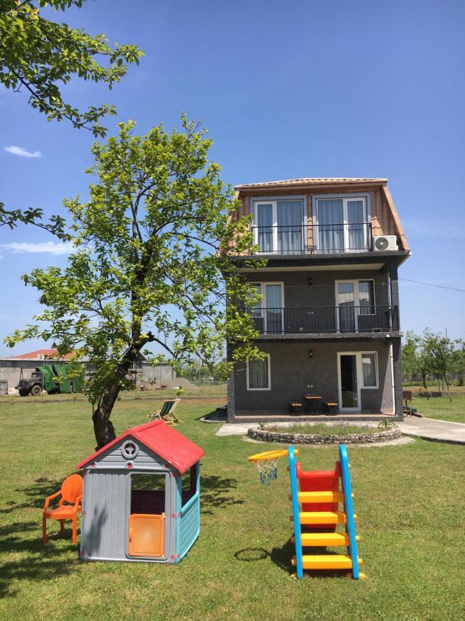 קובולטי Дом На Пляже Black Sea House מראה חיצוני תמונה